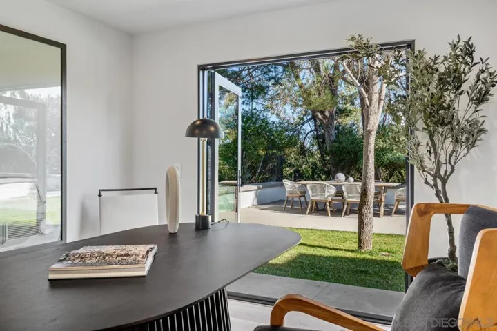 8433 Prestwick Dr, La Jolla, California 92037