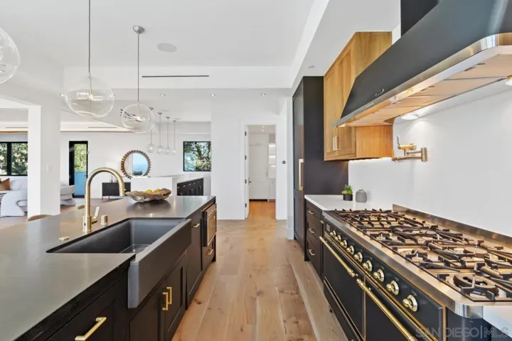 8433 Prestwick Dr, La Jolla, California 92037