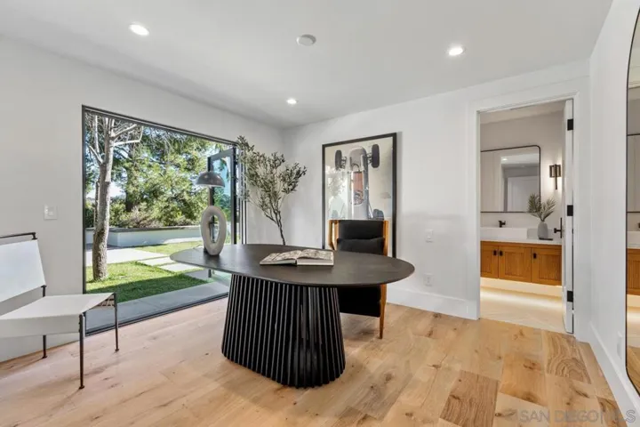 8433 Prestwick Dr, La Jolla, California 92037