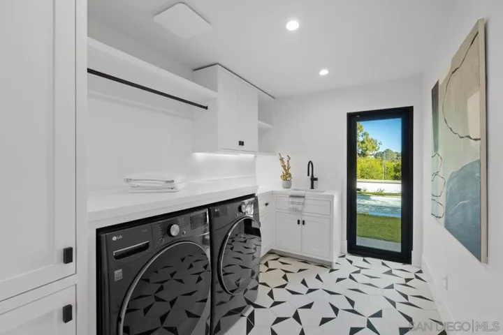 8433 Prestwick Dr, La Jolla, California 92037