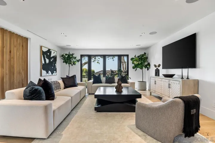 8433 Prestwick Dr, La Jolla, California 92037