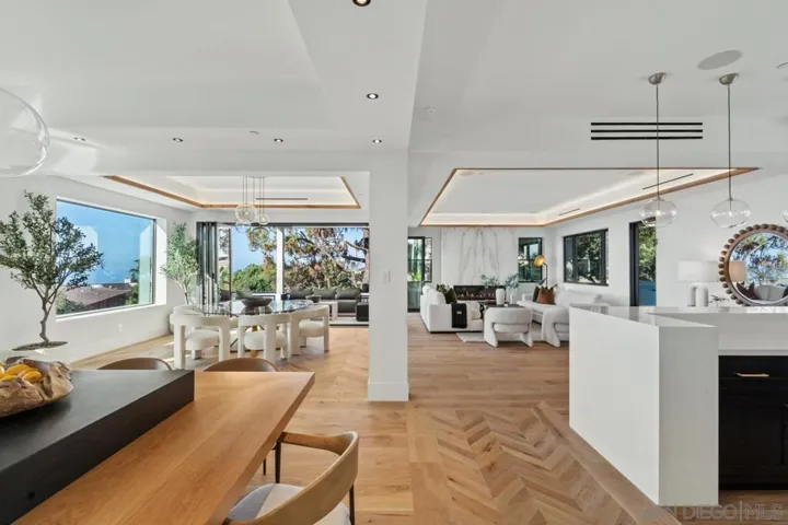 8433 Prestwick Dr, La Jolla, California 92037