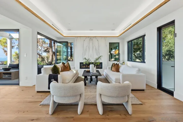 8433 Prestwick Dr, La Jolla, California 92037
