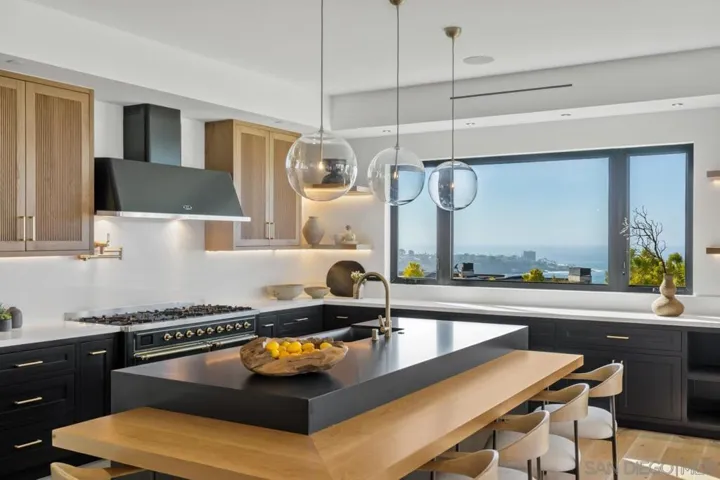 8433 Prestwick Dr, La Jolla, California 92037