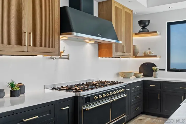 8433 Prestwick Dr, La Jolla, California 92037