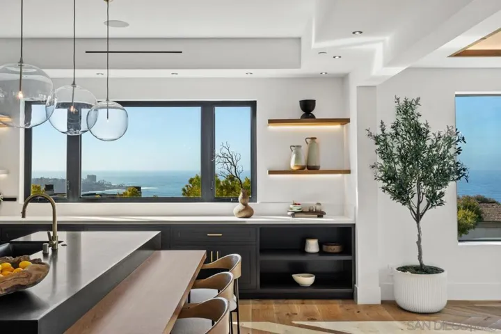 8433 Prestwick Dr, La Jolla, California 92037