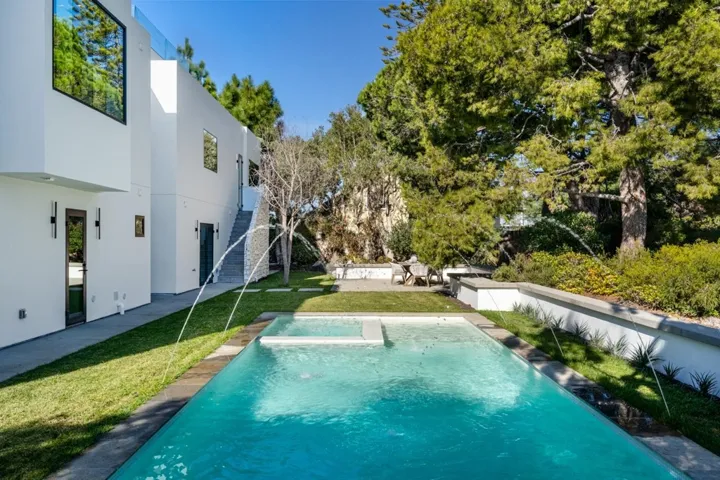 8433 Prestwick Dr, La Jolla, California 92037