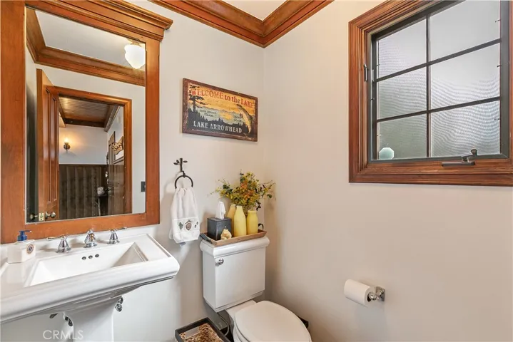 1378 Calgary Drive, Lake Arrowhead, California 92352