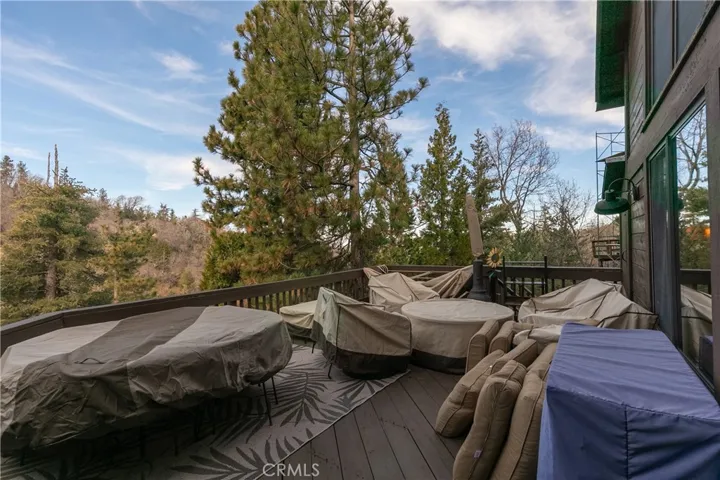 1378 Calgary Drive, Lake Arrowhead, California 92352