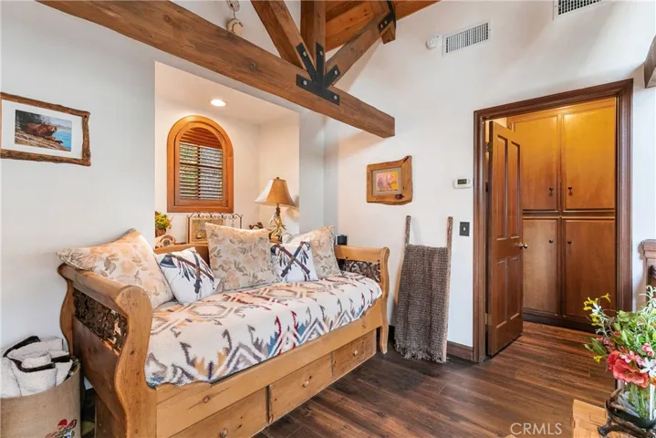 1378 Calgary Drive, Lake Arrowhead, California 92352