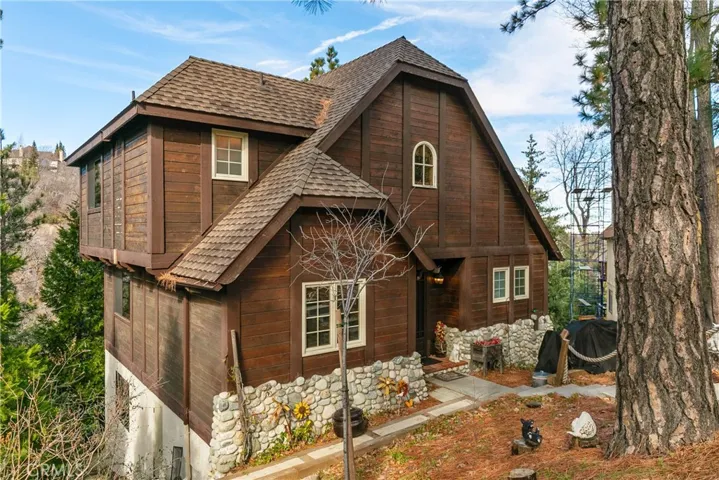 1378 Calgary Drive, Lake Arrowhead, California 92352