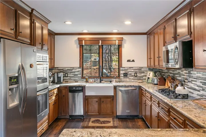 1378 Calgary Drive, Lake Arrowhead, California 92352