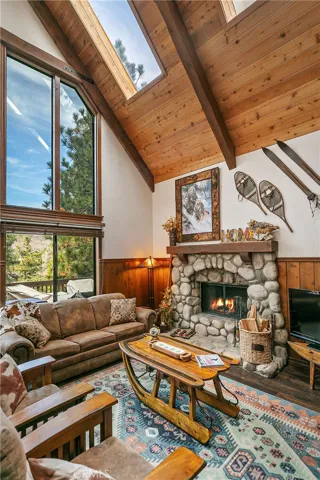 1378 Calgary Drive, Lake Arrowhead, California 92352