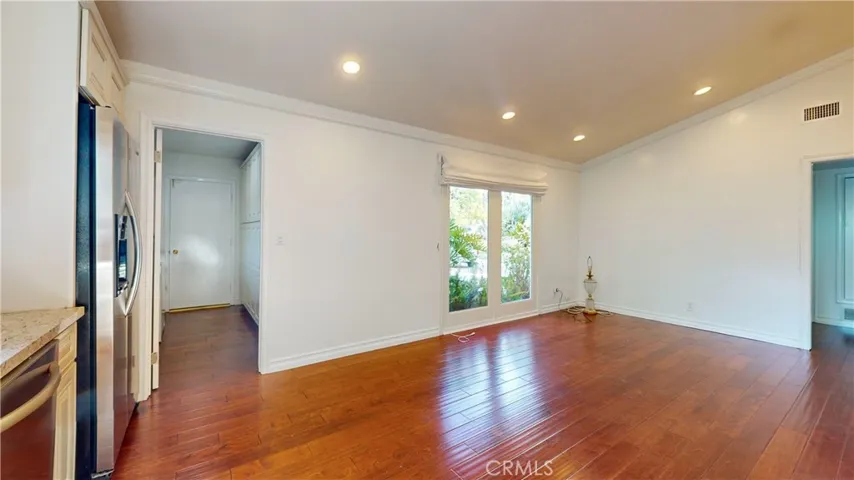 BREAKFAST DINING & FAMILY ROOM