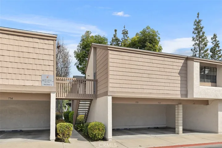 Upper End Unit - All on ONE LEVEL above carport