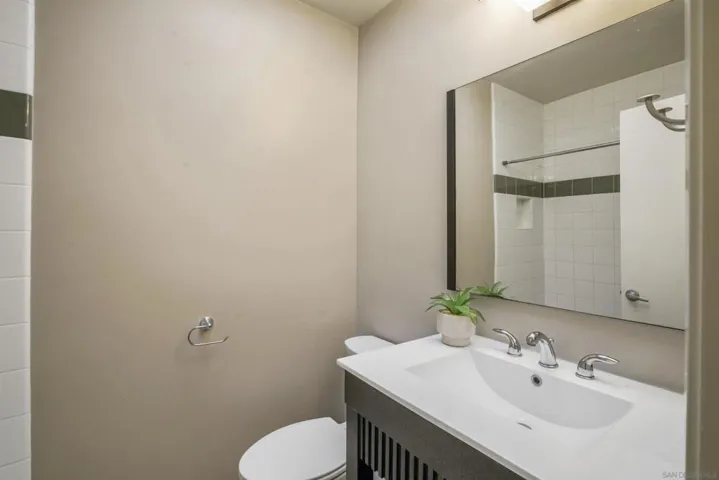 134 W Walnut Ave D, San Diego, California 92103