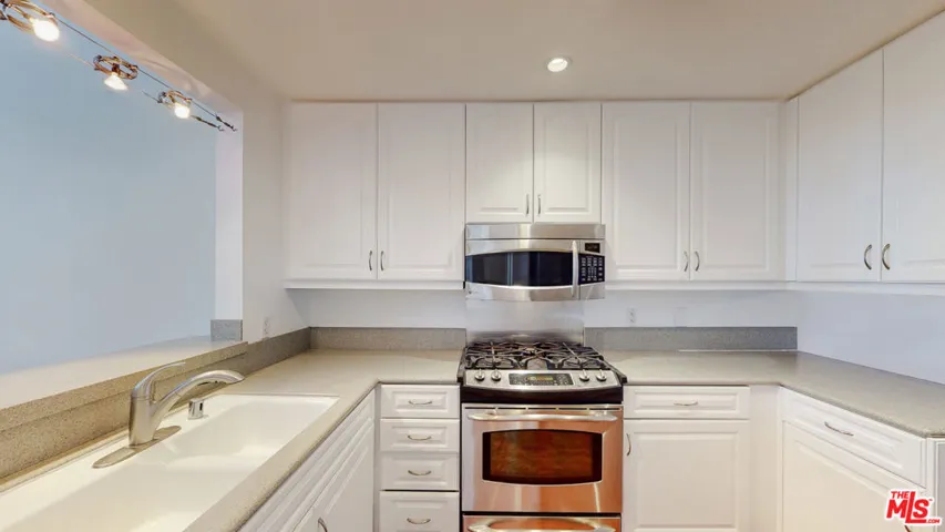16137 W Sunset Boulevard 302, Pacific Palisades, California 90272