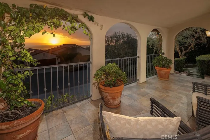 830 Temple Hills Drive, Laguna Beach, California 92651