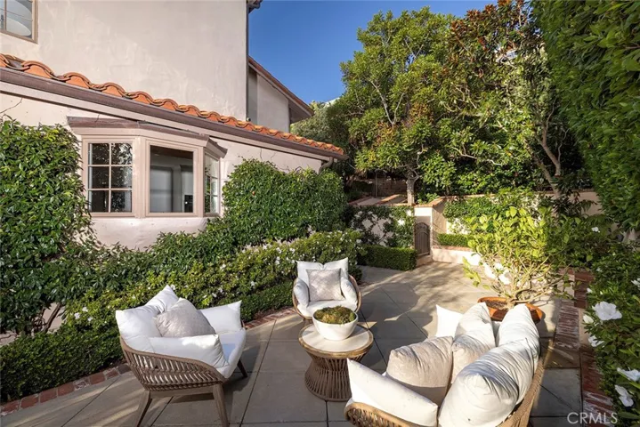 830 Temple Hills Drive, Laguna Beach, California 92651
