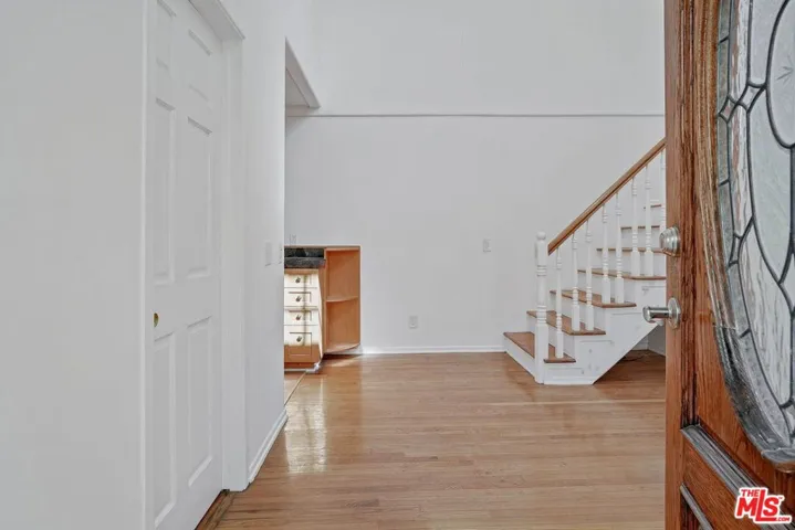 25 Arcadia Terrace 2, Santa Monica, California 90401