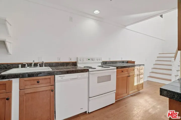 25 Arcadia Terrace 2, Santa Monica, California 90401