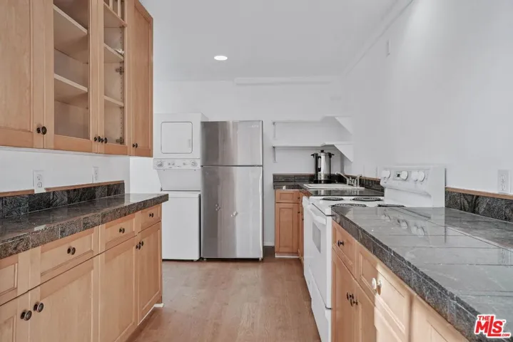 25 Arcadia Terrace 2, Santa Monica, California 90401