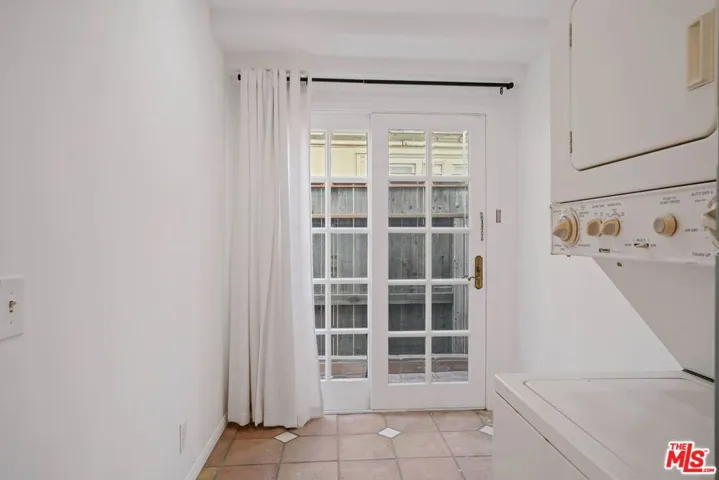 25 Arcadia Terrace 2, Santa Monica, California 90401