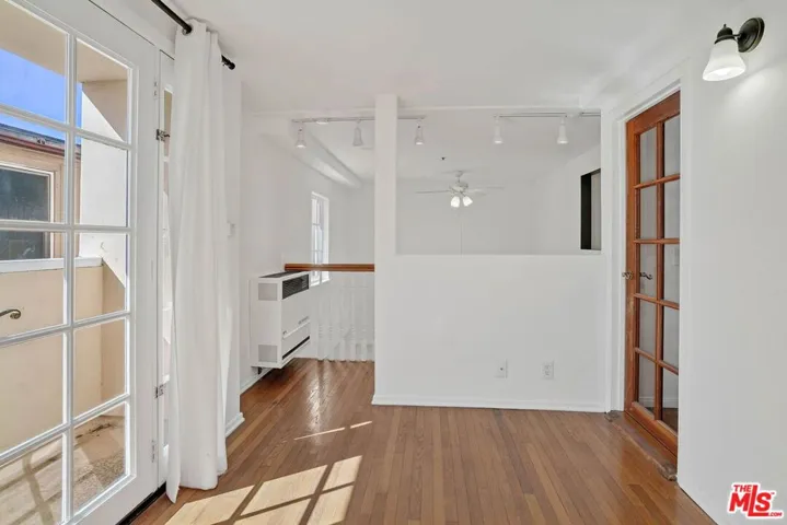 25 Arcadia Terrace 2, Santa Monica, California 90401