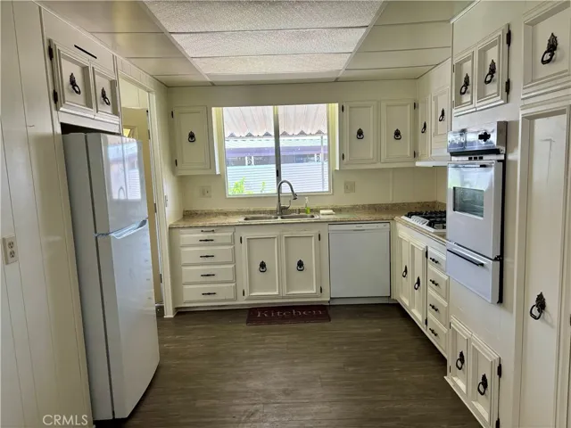 kitchen with built in gas stove and oven, refrigerator stays!