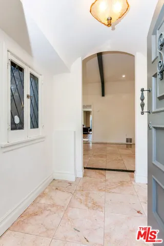 6630 W Moore Drive, Los Angeles, California 90048