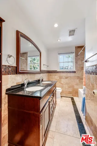 6630 W Moore Drive, Los Angeles, California 90048