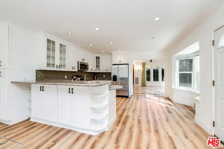 6630 W Moore Drive, Los Angeles, California 90048