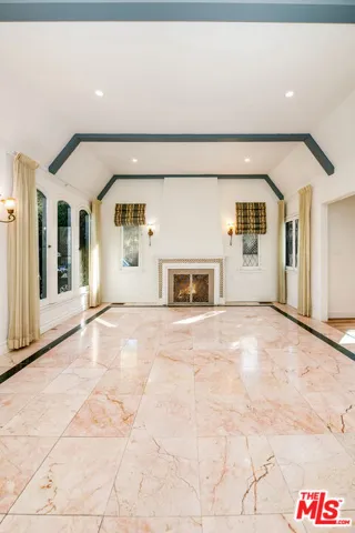 6630 W Moore Drive, Los Angeles, California 90048