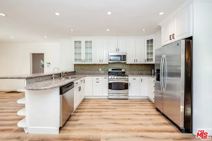 6630 W Moore Drive, Los Angeles, California 90048