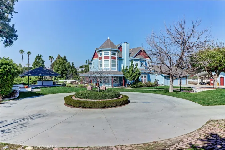 sprawling estate entry