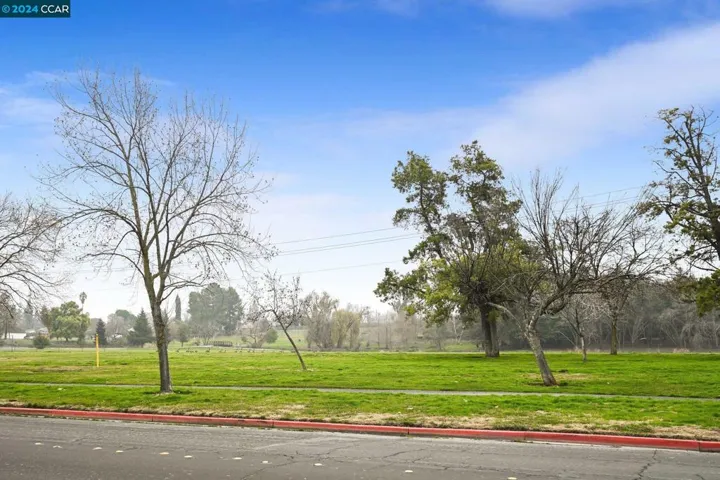 2065 Olivera Rd Unit B, Concord, California 94520