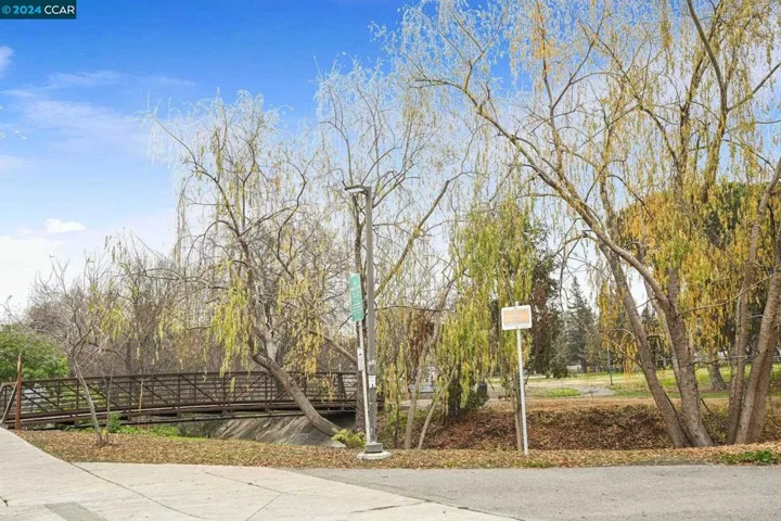 2065 Olivera Rd Unit B, Concord, California 94520