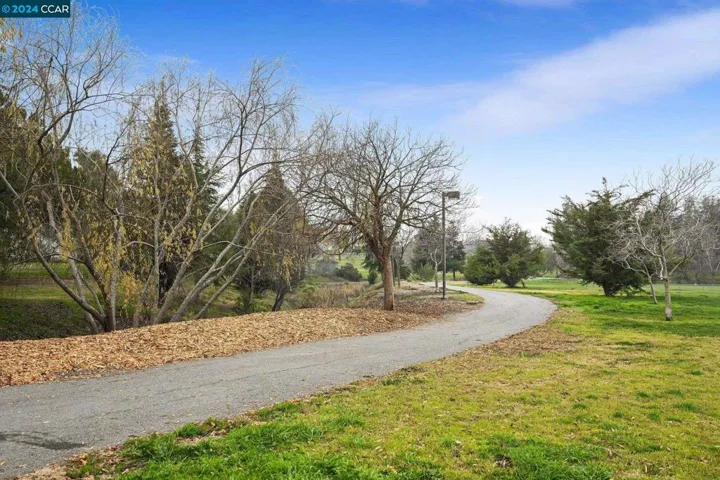 2065 Olivera Rd Unit B, Concord, California 94520