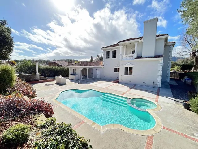 2035 Mantelli Drive, Gilroy, California 95020