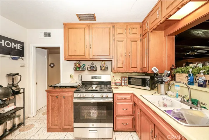 845 Main Street, Livingston, California 95334