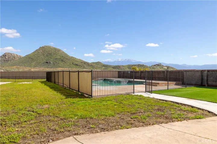 5862 Parkside Drive, Hemet, California 92545