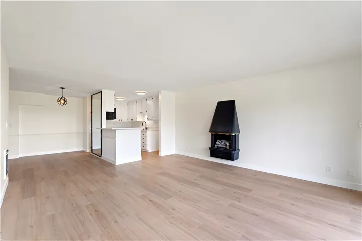 Living Room reverse into Kitch