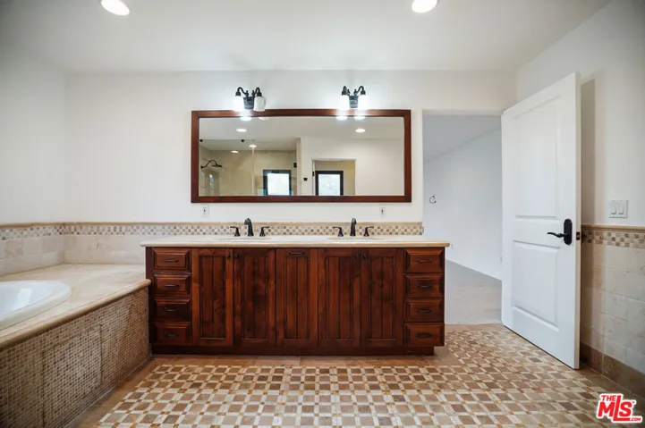 10618 Rountree Road, Los Angeles, California 90064