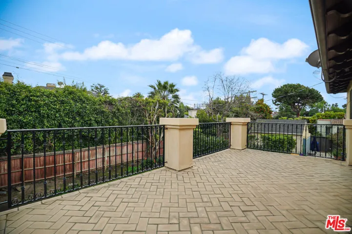 10618 Rountree Road, Los Angeles, California 90064
