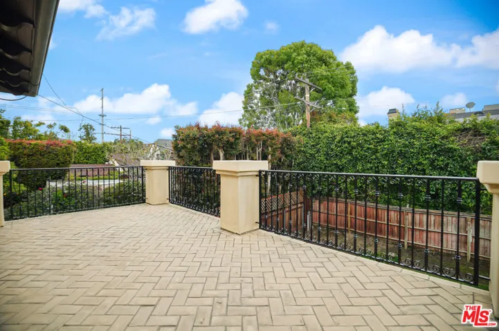 10618 Rountree Road, Los Angeles, California 90064
