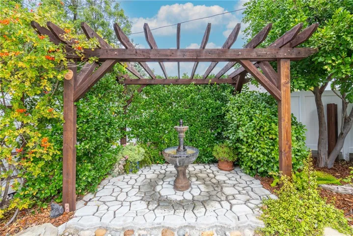 23313 Cohasset Street, West Hills, California 91304