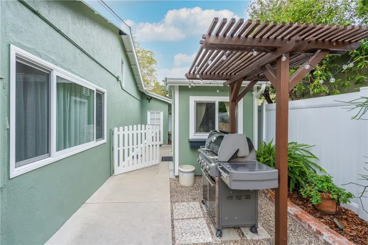 23313 Cohasset Street, West Hills, California 91304