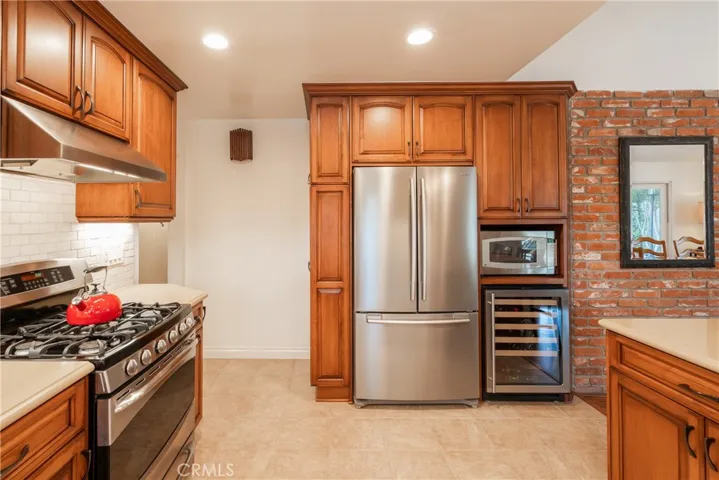 23313 Cohasset Street, West Hills, California 91304