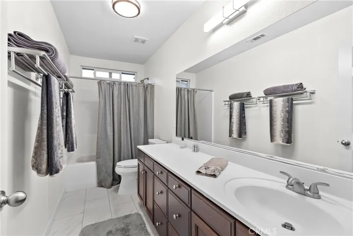 Upstairs secondary bathroom in hallway between 2 bedrooms!