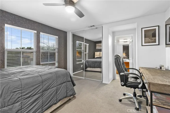 Large bedroom with en suite bath, ceiling fan and mirrored wardrobe sliding doors!